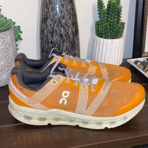 On Cloud Running Shoes in Orange White Gray Size 10.5